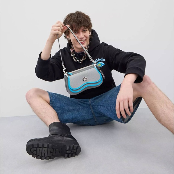 Wavy Double Pouch Bag In Coachtopia Leather - Picture 10 of 11